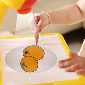 Mesa de Desenho com Projetor Infantil Mágico - Girafa, 24 Desenhos, 12 Canetas - Brinquedo Educativo - MUNDINO.